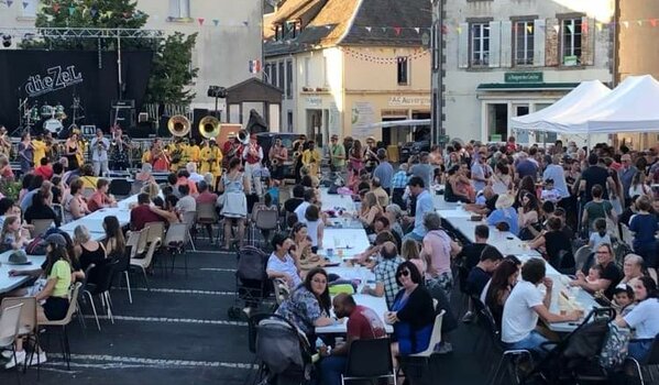 Spectacle de rues pour le Festi AOP le 31 juillet 2022