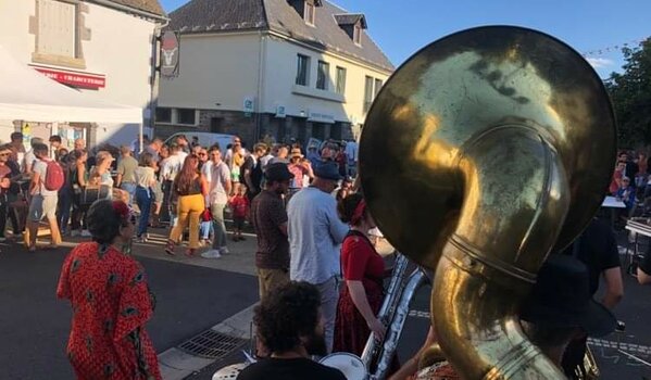 Spectacle de rues pour le Festi AOP le 31 juillet 2022