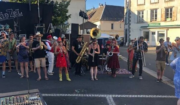 Spectacle de rues pour le Festi AOP le 31 juillet 2022